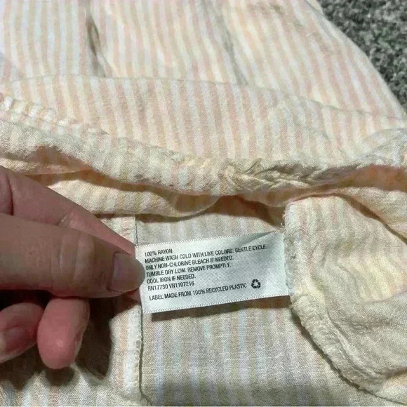 Ingrid & Isabel Women's Maternity Top Sleeveless Tie Back Pinstripe Size S - Picture 4 of 7